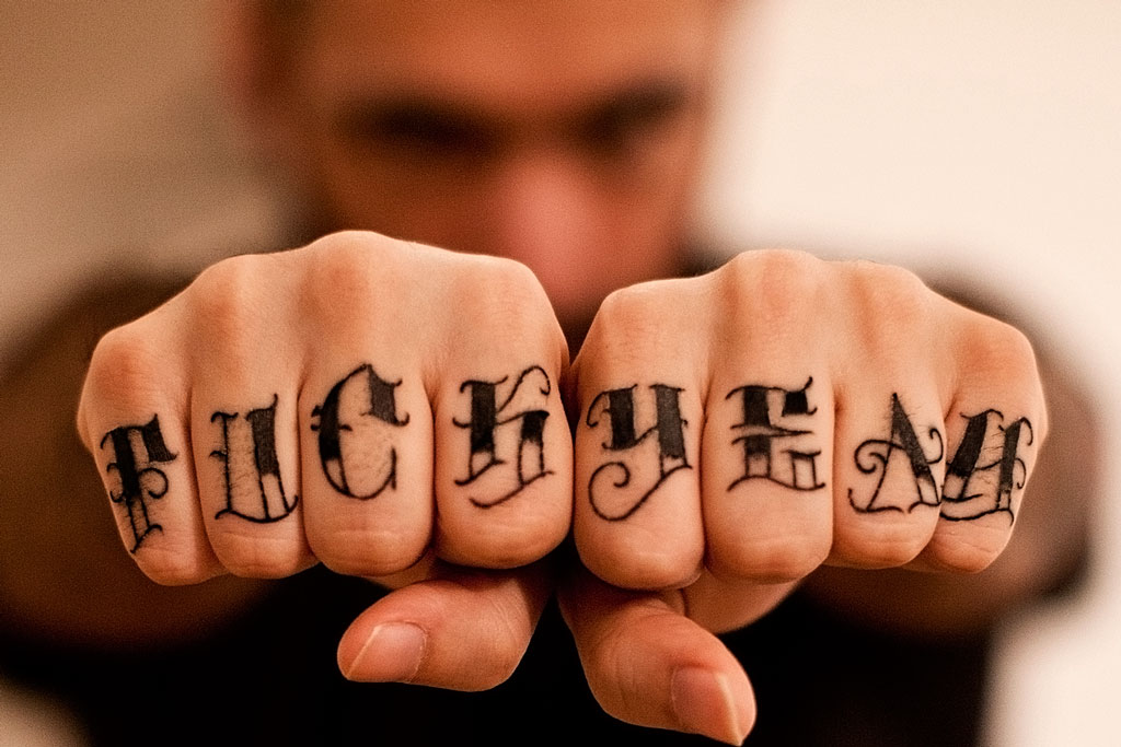 Fabio Soares "Fuck Yeah" tattoo fingers by Laura Satana